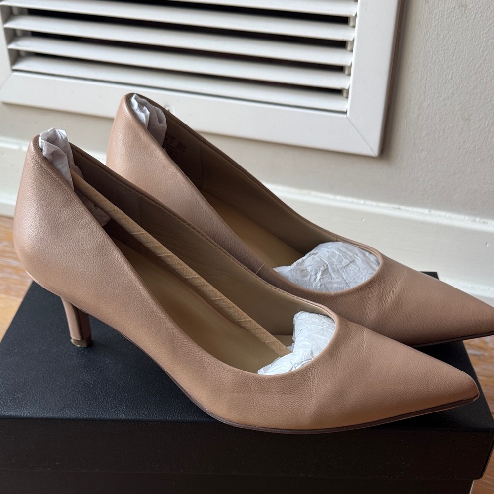 Naturalizer Everly Pump in Creme Brulee Nude Heels Dress Shoes